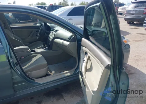 2010 Toyota Camry Le z USA, uszkodzony, nr VIN JTNBF3EK8A3001704